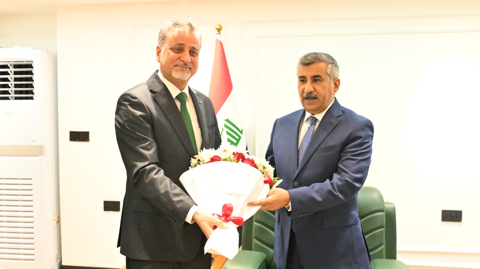 تهنئة الاستاذ الدكتور علاء ابو الحسن العلاق لمعالي وزير الثقافة الاستاذ الدكتور ياسين العيثاوي