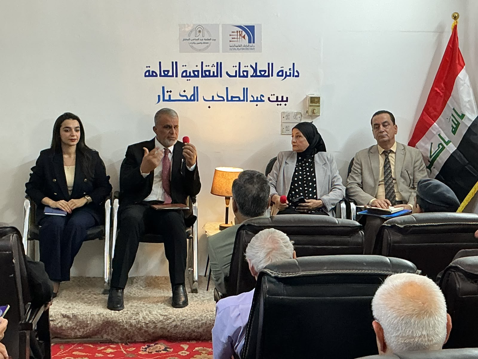 جلسة حوارية في بيت العلامة الدكتور عبد الصاحب المختار