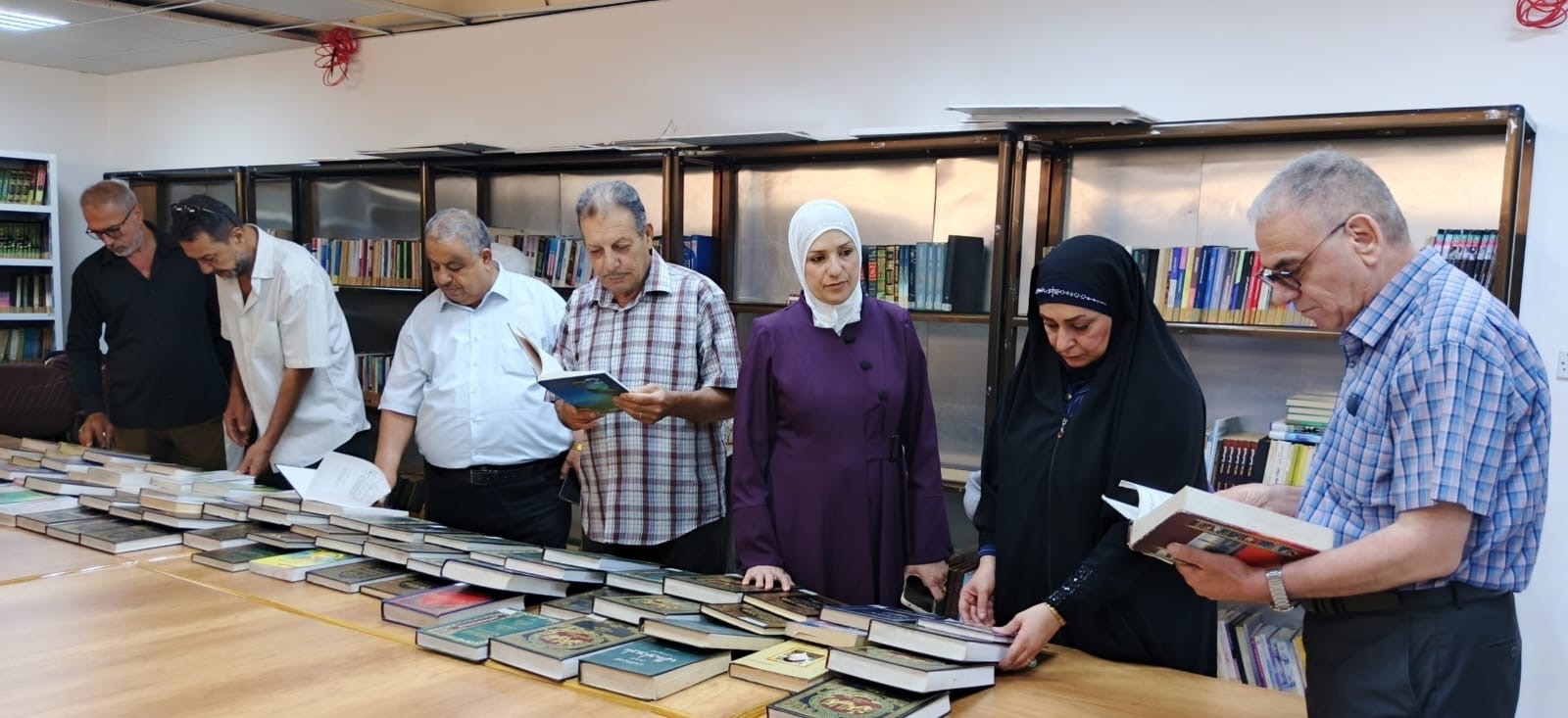 البيت الثقافي في الحسينية يقيم معرضا للكتاب
